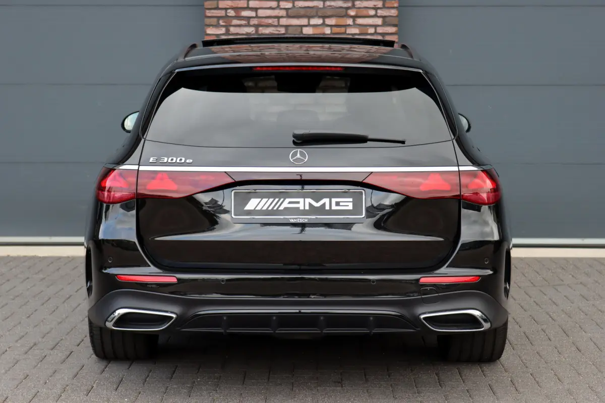 300 e AMG Line | Hyperscreen | Distronic+ | Nappa Leder | Burmester | Massage | Stoelventilatie | Digital Light | Trekhaak | Pamoramdak | HUD | Verwarmd Stuurwiel |