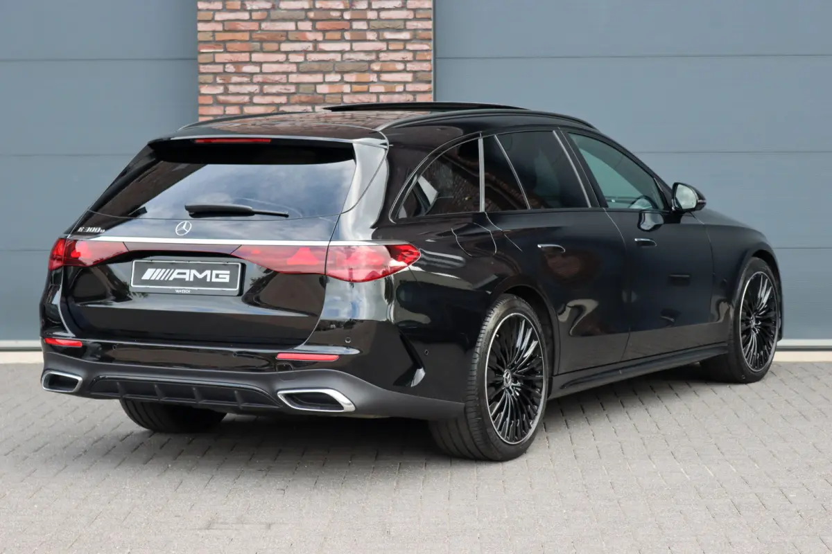 300 e AMG Line | Hyperscreen | Distronic+ | Nappa Leder | Burmester | Massage | Stoelventilatie | Digital Light | Trekhaak | Pamoramdak | HUD | Verwarmd Stuurwiel |