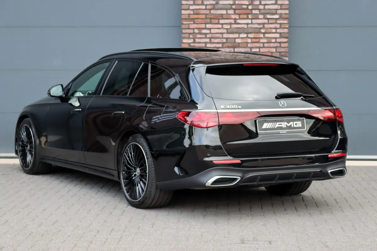 300 e AMG Line | Hyperscreen | Distronic+ | Nappa Leder | Burmester | Massage | Stoelventilatie | Digital Light | Trekhaak | Pamoramdak | HUD | Verwarmd Stuurwiel |