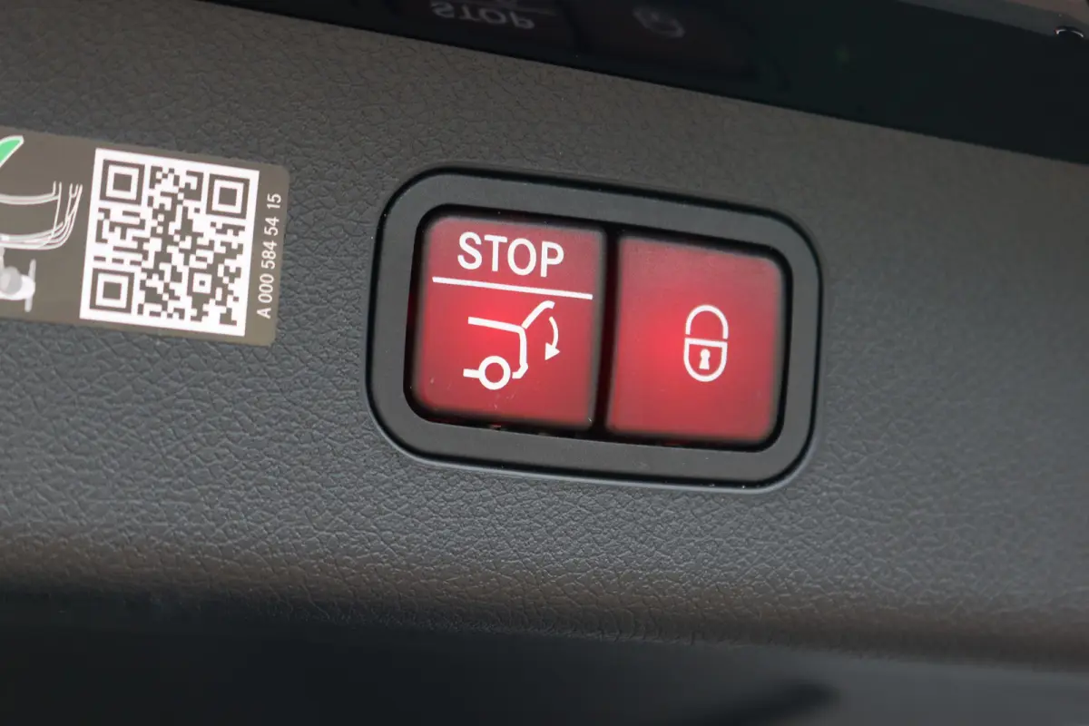 300 e AMG Line | Hyperscreen | Distronic+ | Nappa Leder | Burmester | Massage | Stoelventilatie | Digital Light | Trekhaak | Pamoramdak | HUD | Verwarmd Stuurwiel |