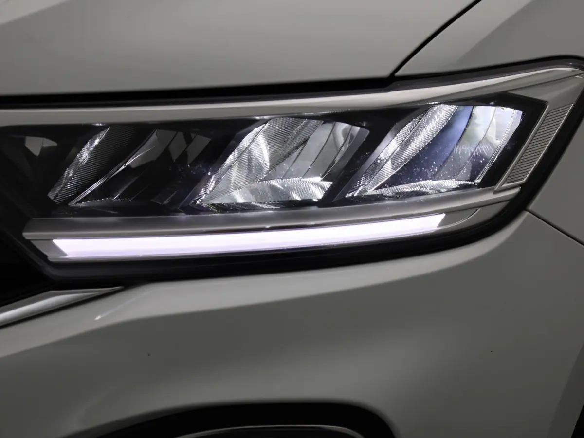 1.0 TSI Life 110 PK| Origineel Nederlands | Navigatie | Achteruitrijcamera | Privacy Glass | Parkeersensoren | Apple Carplay