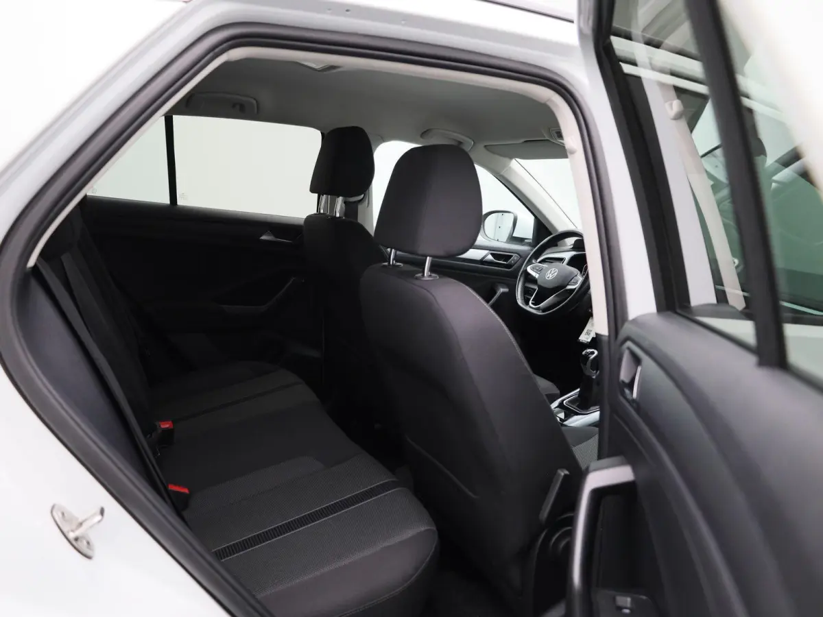 1.0 TSI Life 110 PK| Origineel Nederlands | Navigatie | Achteruitrijcamera | Privacy Glass | Parkeersensoren | Apple Carplay