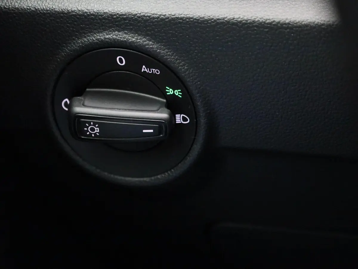 1.0 TSI Life 110 PK| Origineel Nederlands | Navigatie | Achteruitrijcamera | Privacy Glass | Parkeersensoren | Apple Carplay
