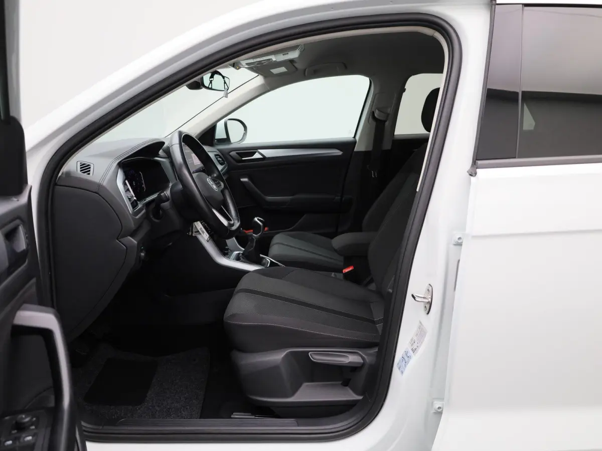 1.0 TSI Life 110 PK| Origineel Nederlands | Navigatie | Achteruitrijcamera | Privacy Glass | Parkeersensoren | Apple Carplay