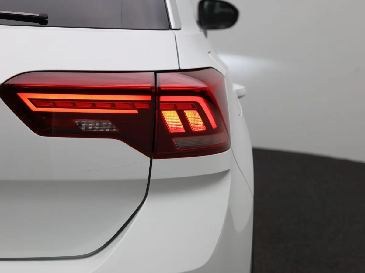 1.0 TSI Life 110 PK| Origineel Nederlands | Navigatie | Achteruitrijcamera | Privacy Glass | Parkeersensoren | Apple Carplay