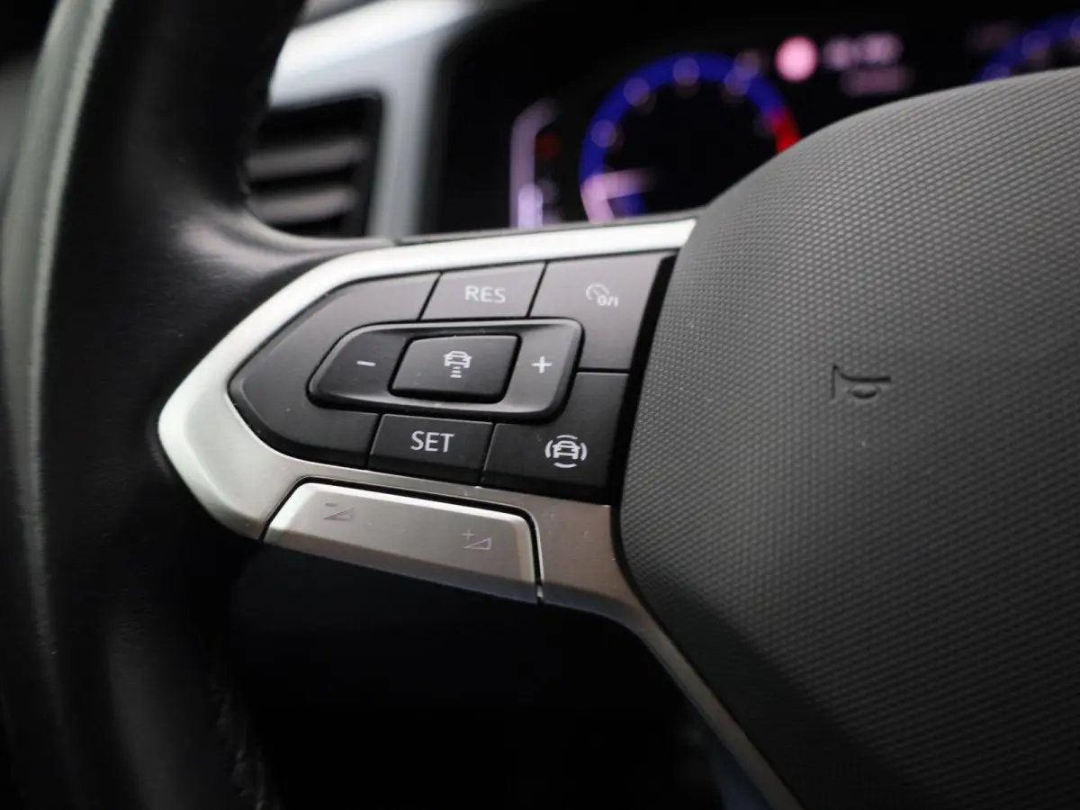 1.0 TSI Life 110 PK| Origineel Nederlands | Navigatie | Achteruitrijcamera | Privacy Glass | Parkeersensoren | Apple Carplay