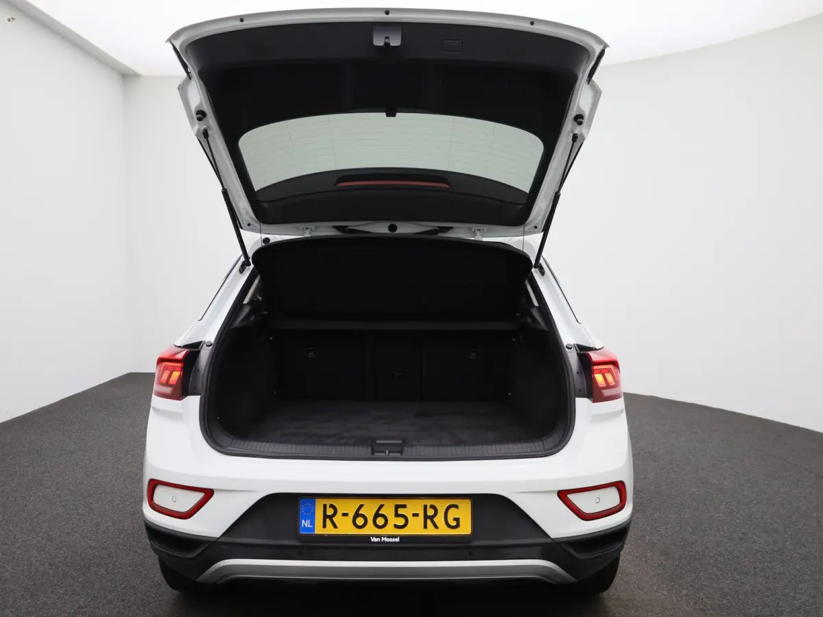 1.0 TSI Life 110 PK| Origineel Nederlands | Navigatie | Achteruitrijcamera | Privacy Glass | Parkeersensoren | Apple Carplay