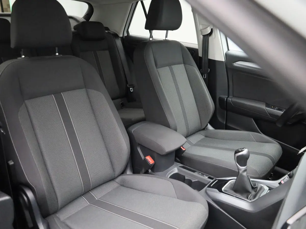 1.0 TSI Life 110 PK| Origineel Nederlands | Navigatie | Achteruitrijcamera | Privacy Glass | Parkeersensoren | Apple Carplay