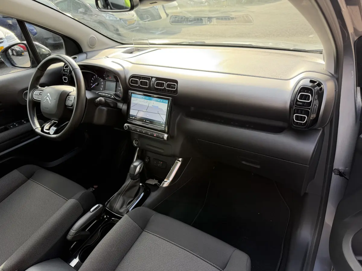 130pk Max (Camera - Keyless Entry - Head up - LED - Navigatie - Automatische Airco - Apple Carplay - 17")