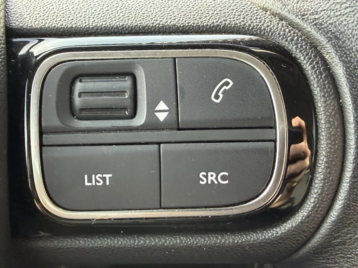 130pk Max (Camera - Keyless Entry - Head up - LED - Navigatie - Automatische Airco - Apple Carplay - 17")