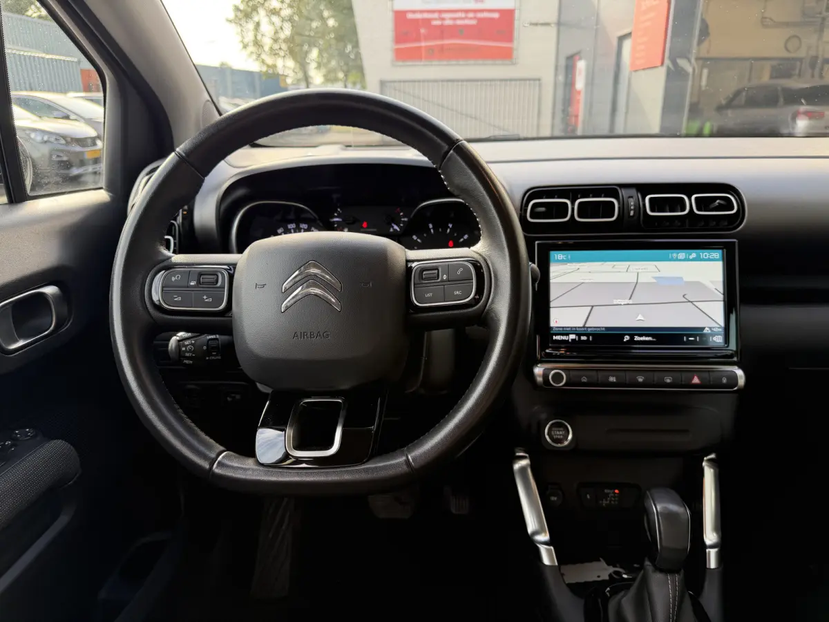 130pk Max (Camera - Keyless Entry - Head up - LED - Navigatie - Automatische Airco - Apple Carplay - 17")