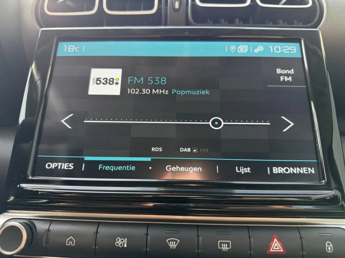 130pk Max (Camera - Keyless Entry - Head up - LED - Navigatie - Automatische Airco - Apple Carplay - 17")
