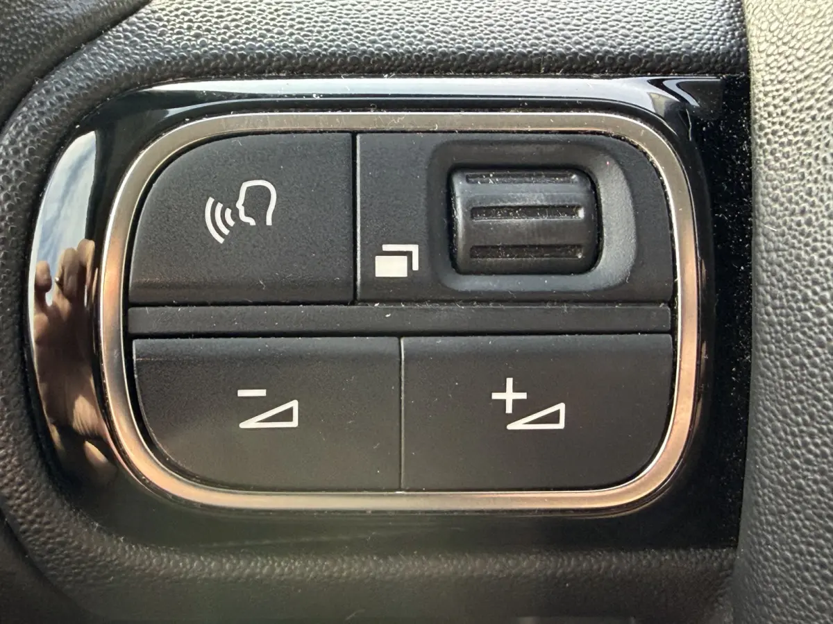 130pk Max (Camera - Keyless Entry - Head up - LED - Navigatie - Automatische Airco - Apple Carplay - 17")