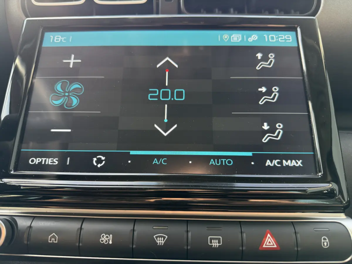 130pk Max (Camera - Keyless Entry - Head up - LED - Navigatie - Automatische Airco - Apple Carplay - 17")