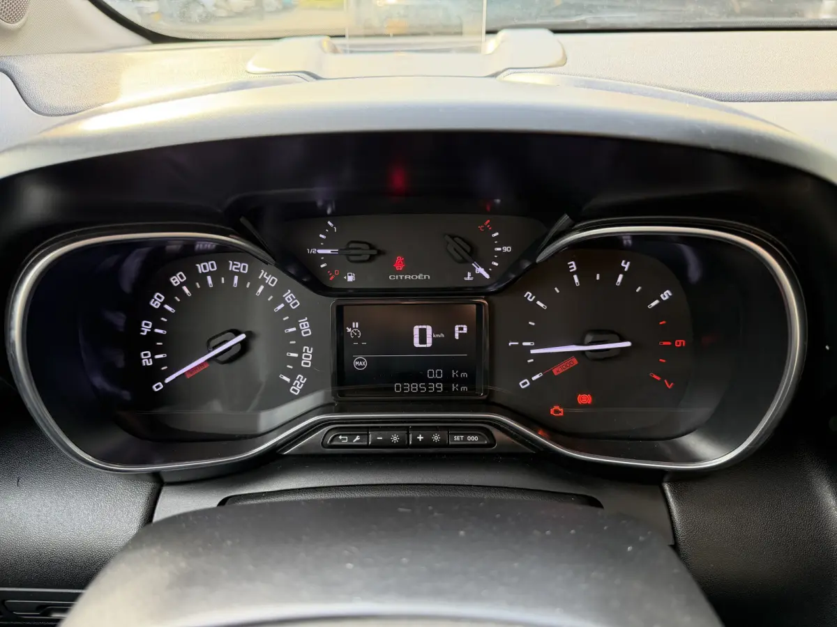 130pk Max (Camera - Keyless Entry - Head up - LED - Navigatie - Automatische Airco - Apple Carplay - 17")