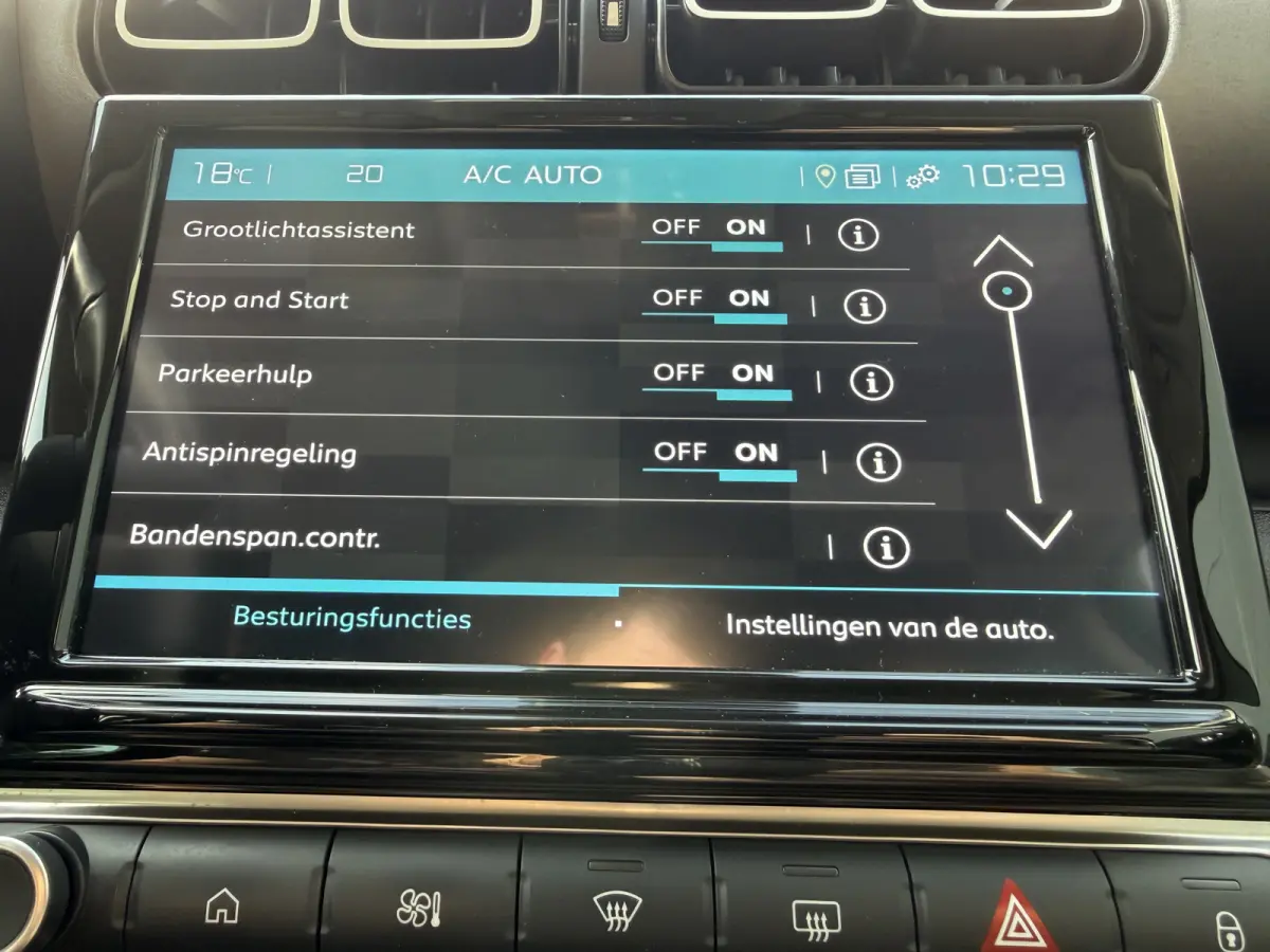 130pk Max (Camera - Keyless Entry - Head up - LED - Navigatie - Automatische Airco - Apple Carplay - 17")