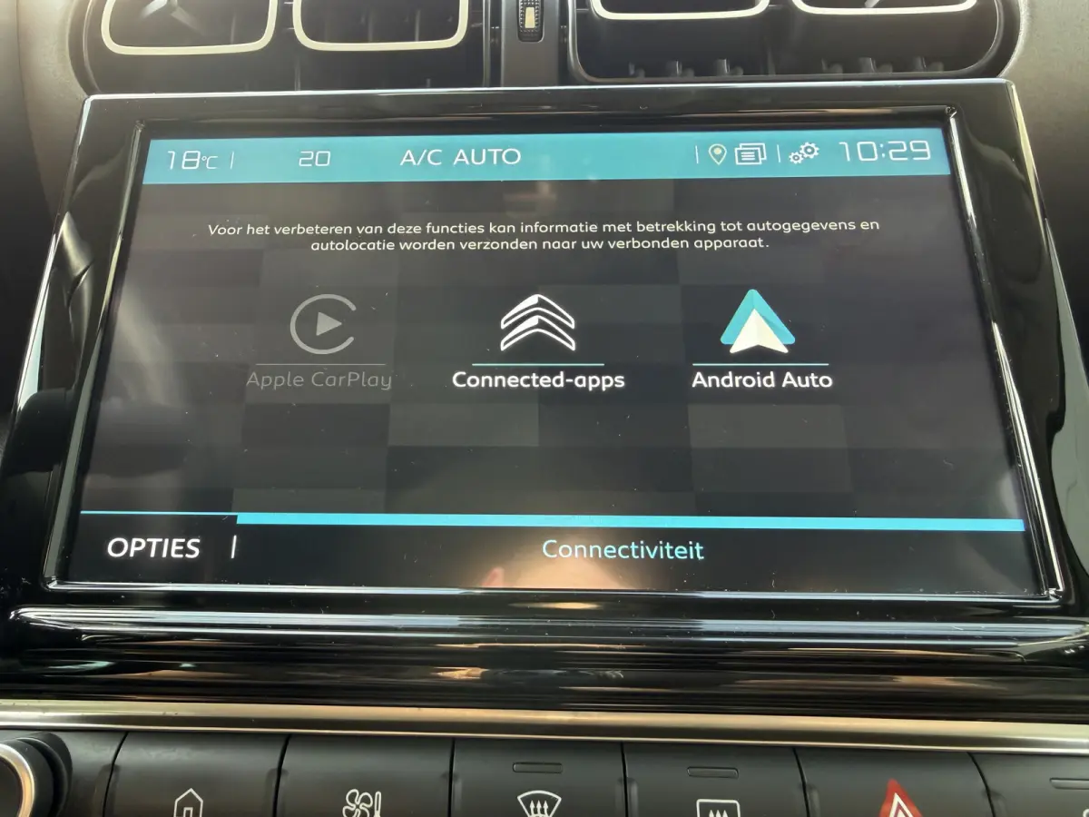 130pk Max (Camera - Keyless Entry - Head up - LED - Navigatie - Automatische Airco - Apple Carplay - 17")