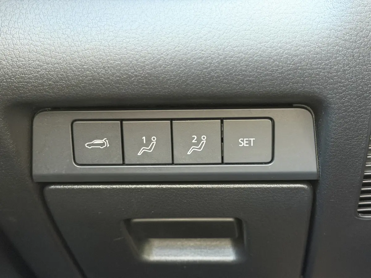 2.0 e-SkyActiv-X M Hybrid Comfort / Keyless / Trekhaak / 18"LM / Carplay / Navi / PDC + Camera