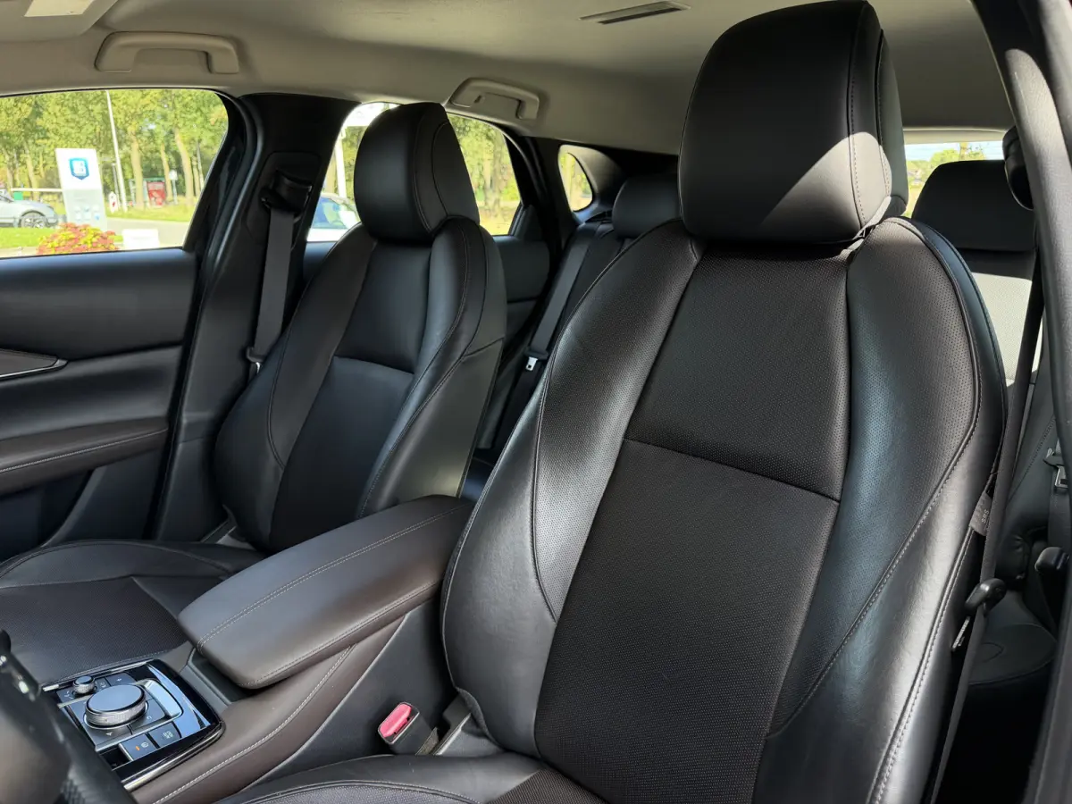 2.0 e-SkyActiv-X M Hybrid Comfort / Keyless / Trekhaak / 18"LM / Carplay / Navi / PDC + Camera