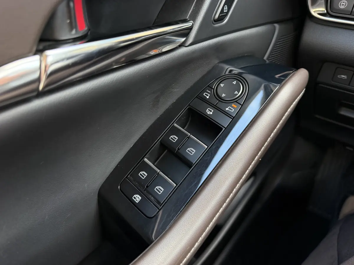 2.0 e-SkyActiv-X M Hybrid Comfort / Keyless / Trekhaak / 18"LM / Carplay / Navi / PDC + Camera
