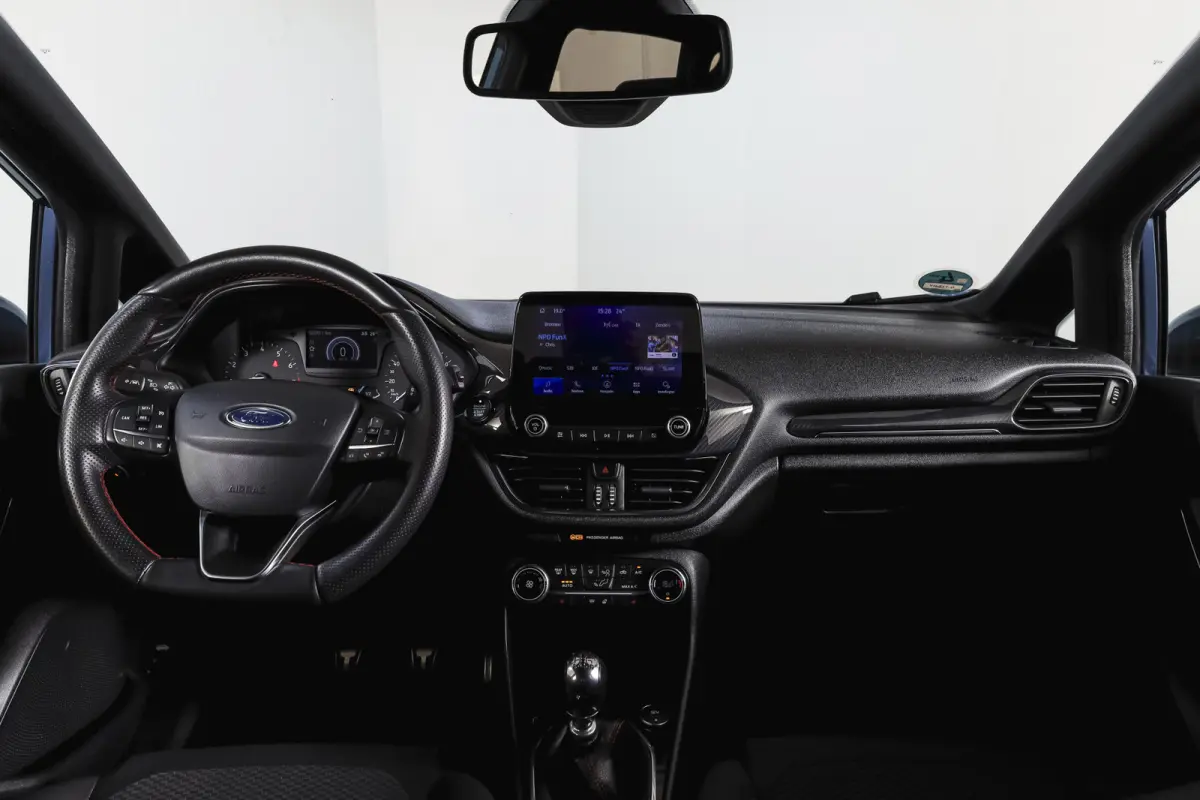 1.0 EcoBoost 100 PK ST-Line Orig. NL | Cruise | Winterpakket | PDC | Camera | NAV + App. Connect | ECC | LM 17" |