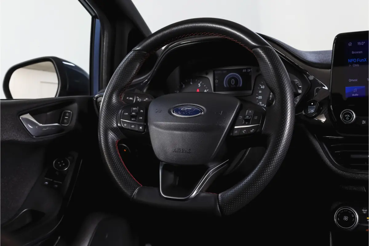 1.0 EcoBoost 100 PK ST-Line Orig. NL | Cruise | Winterpakket | PDC | Camera | NAV + App. Connect | ECC | LM 17" |