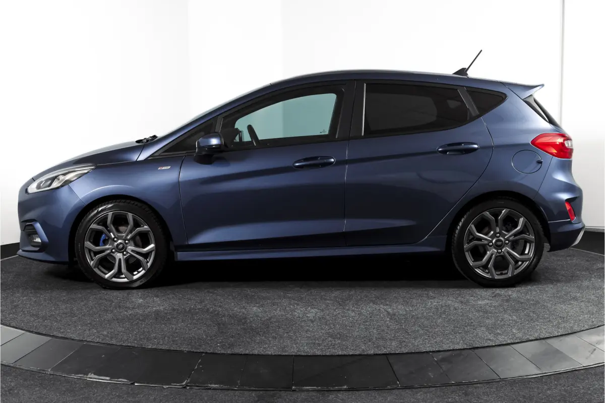 1.0 EcoBoost 100 PK ST-Line Orig. NL | Cruise | Winterpakket | PDC | Camera | NAV + App. Connect | ECC | LM 17" |