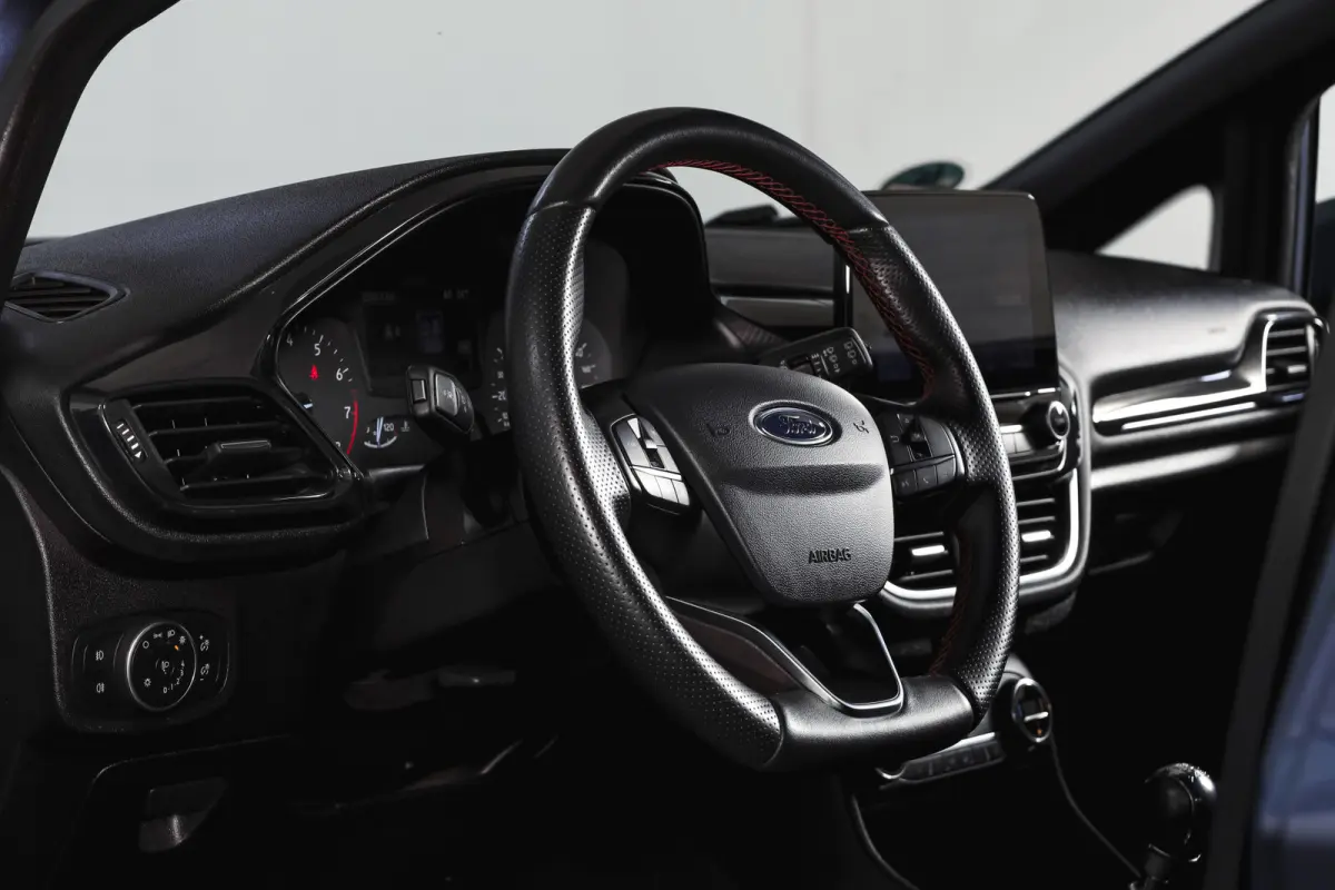 1.0 EcoBoost 100 PK ST-Line Orig. NL | Cruise | Winterpakket | PDC | Camera | NAV + App. Connect | ECC | LM 17" |