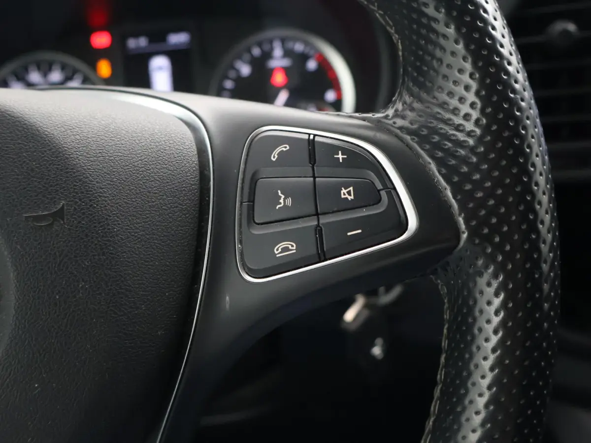 114 CDI L2 + 19 INCH | SPOILERPAKKET | SIDEBARS | LED | APPLE CARPLAY | CAMERA | STOELVERWARMING