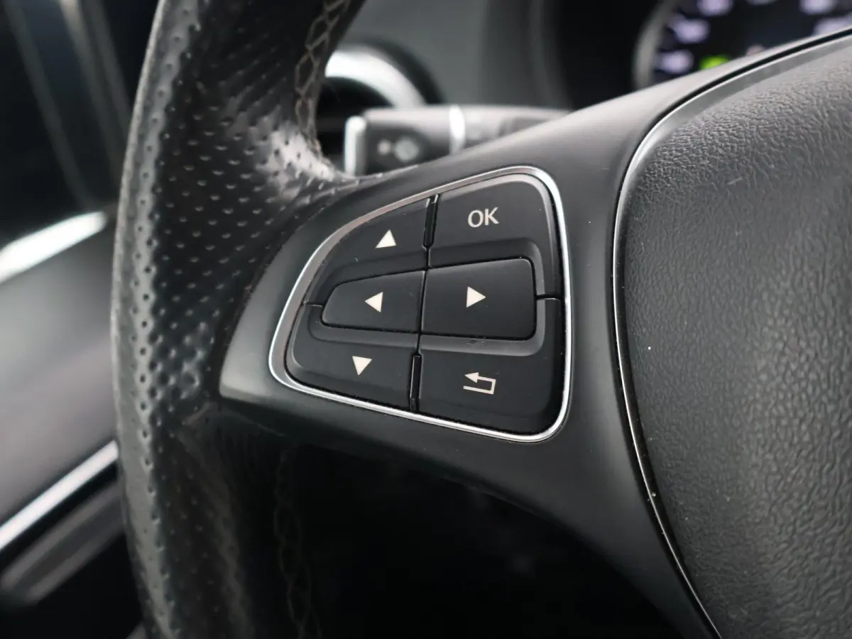 114 CDI L2 + 19 INCH | SPOILERPAKKET | SIDEBARS | LED | APPLE CARPLAY | CAMERA | STOELVERWARMING