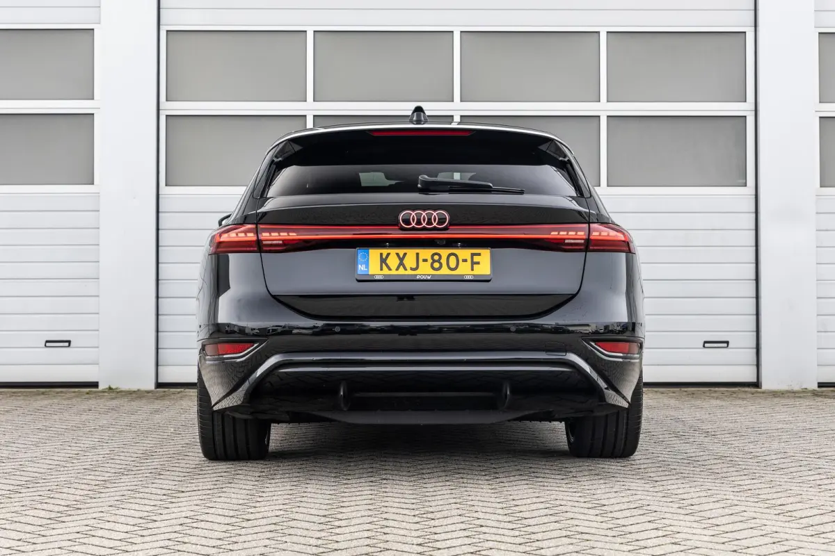 Performance 367pk Advanced edition 100 kWh | Panoramadak | Trekhaak | Leder | Bijrijdersscherm