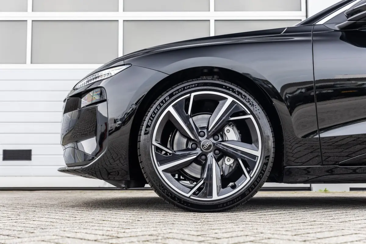 Performance 367pk Advanced edition 100 kWh | Panoramadak | Trekhaak | Leder | Bijrijdersscherm