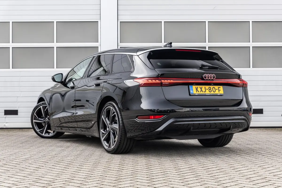 Performance 367pk Advanced edition 100 kWh | Panoramadak | Trekhaak | Leder | Bijrijdersscherm
