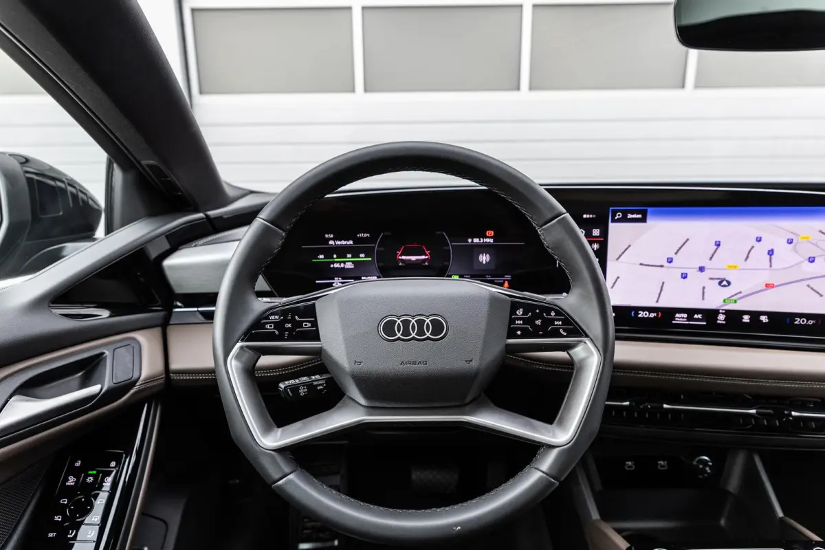 Performance 367pk Advanced edition 100 kWh | Panoramadak | Trekhaak | Leder | Bijrijdersscherm