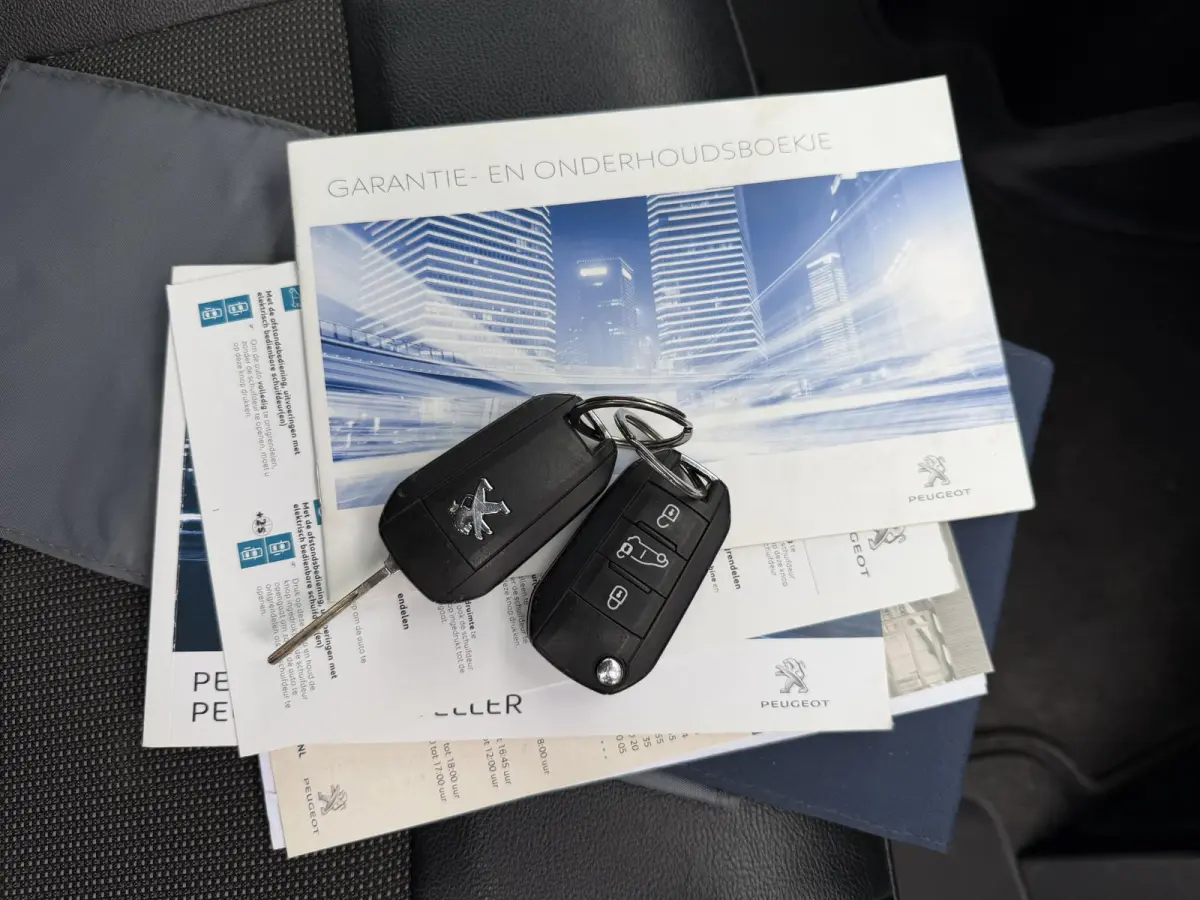 231L 2.0 BlueHDI 180 Premium Pack | Navigatie | Camera | Trekhaak | Lederen Bekleding |