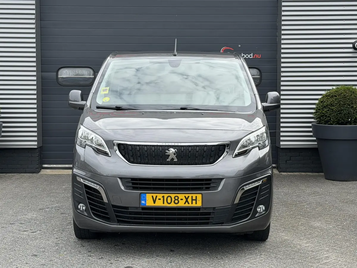 231L 2.0 BlueHDI 180 Premium Pack | Navigatie | Camera | Trekhaak | Lederen Bekleding |