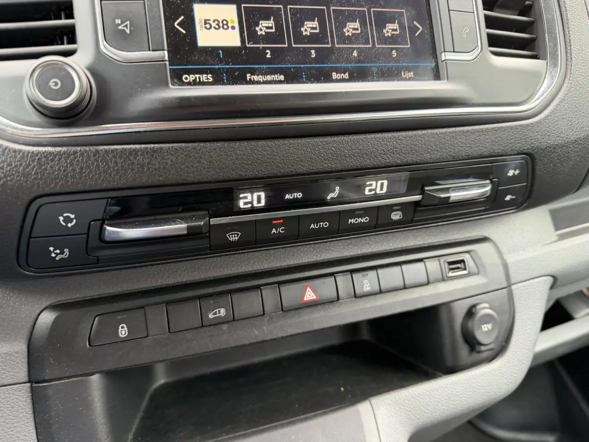 231L 2.0 BlueHDI 180 Premium Pack | Navigatie | Camera | Trekhaak | Lederen Bekleding |
