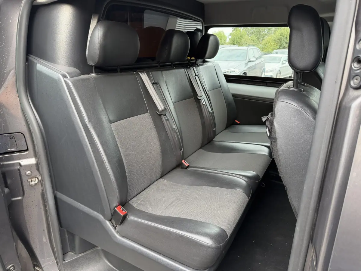 231L 2.0 BlueHDI 180 Premium Pack | Navigatie | Camera | Trekhaak | Lederen Bekleding |
