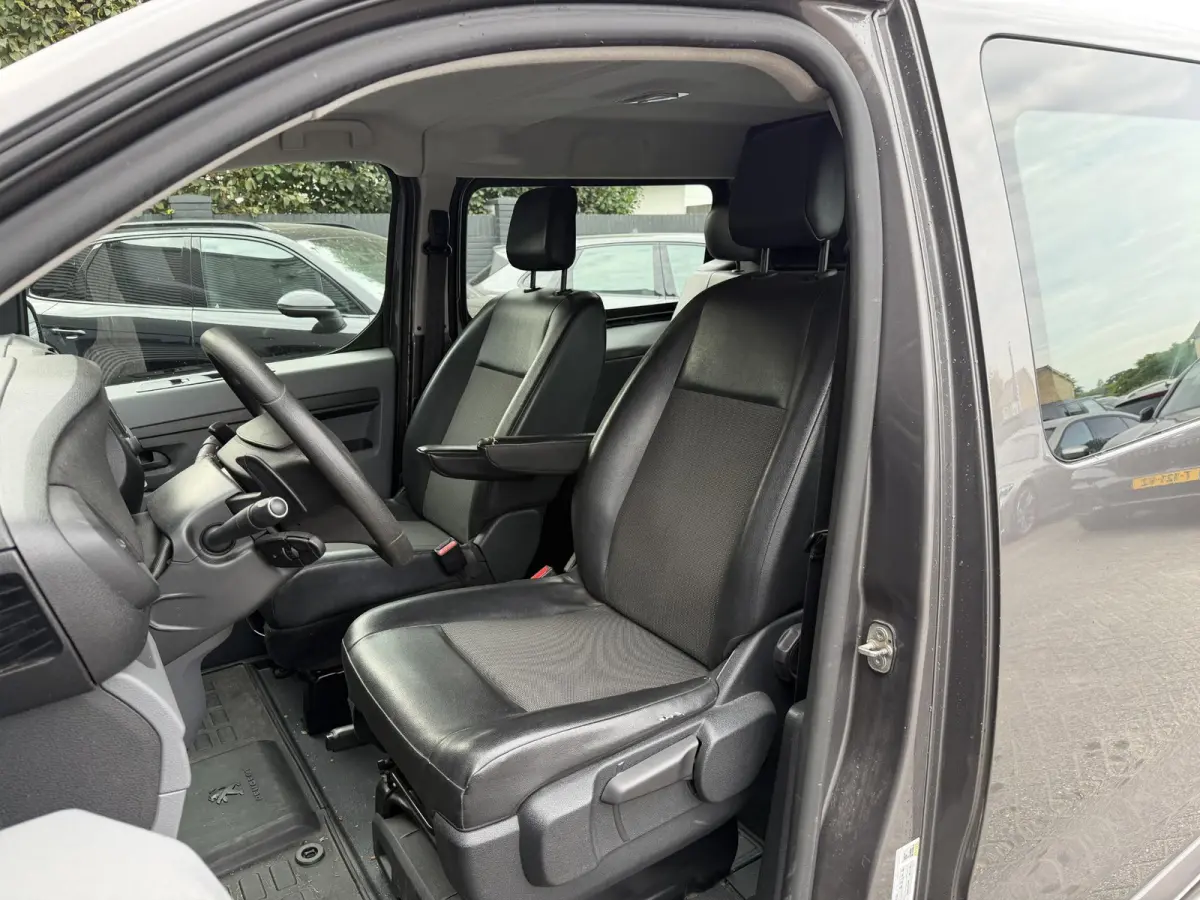 231L 2.0 BlueHDI 180 Premium Pack | Navigatie | Camera | Trekhaak | Lederen Bekleding |