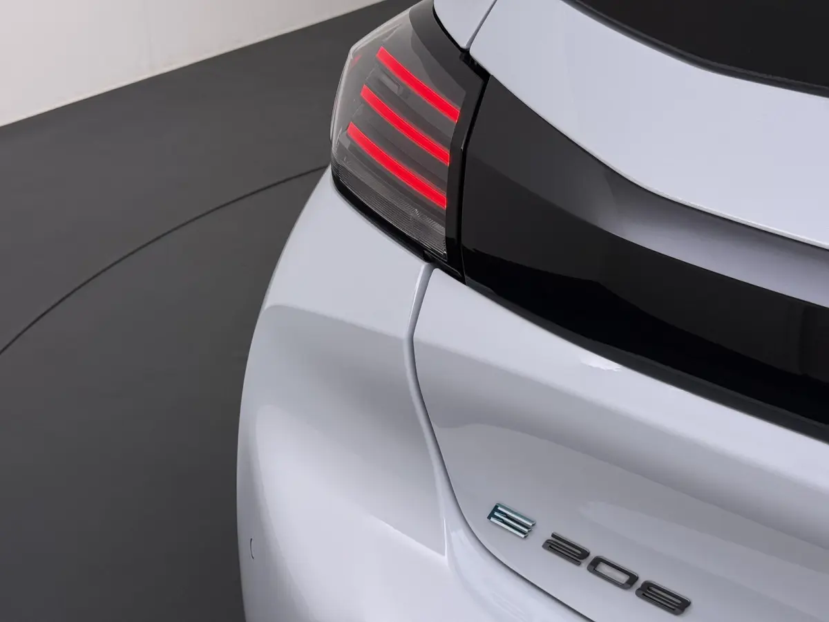 Business 51 kWh | Demo | Navigatie | Camera achter | Parkeersensoren | Cruise control | Apple Carplay en Android auto draadloos
