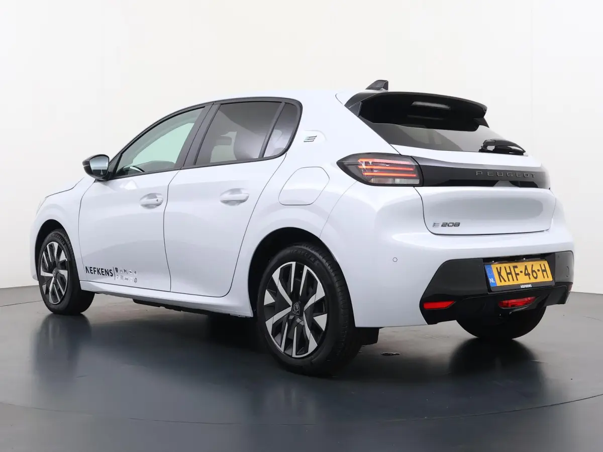 Business 51 kWh | Demo | Navigatie | Camera achter | Parkeersensoren | Cruise control | Apple Carplay en Android auto draadloos