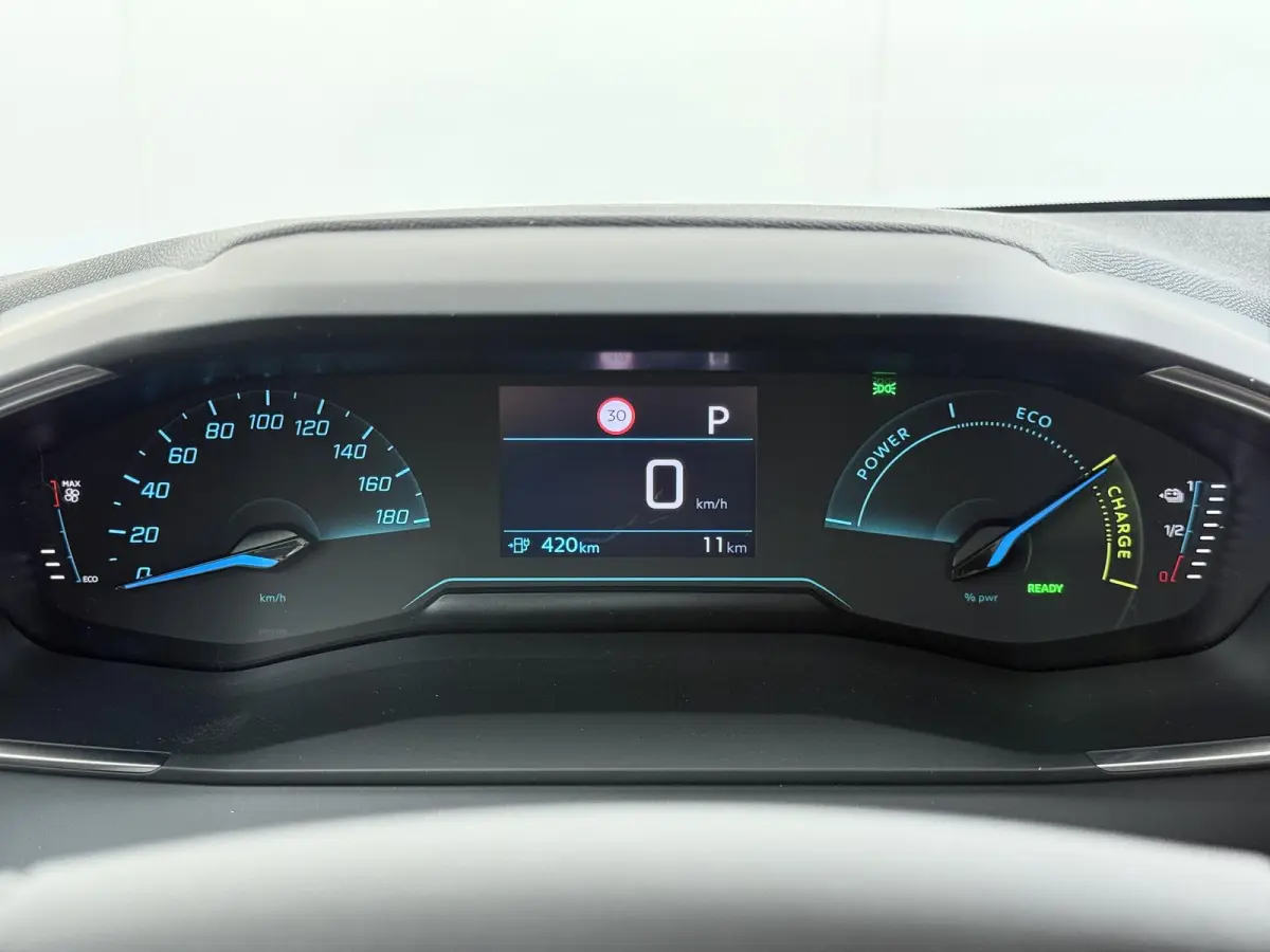 Business 51 kWh | Demo | Navigatie | Camera achter | Parkeersensoren | Cruise control | Apple Carplay en Android auto draadloos
