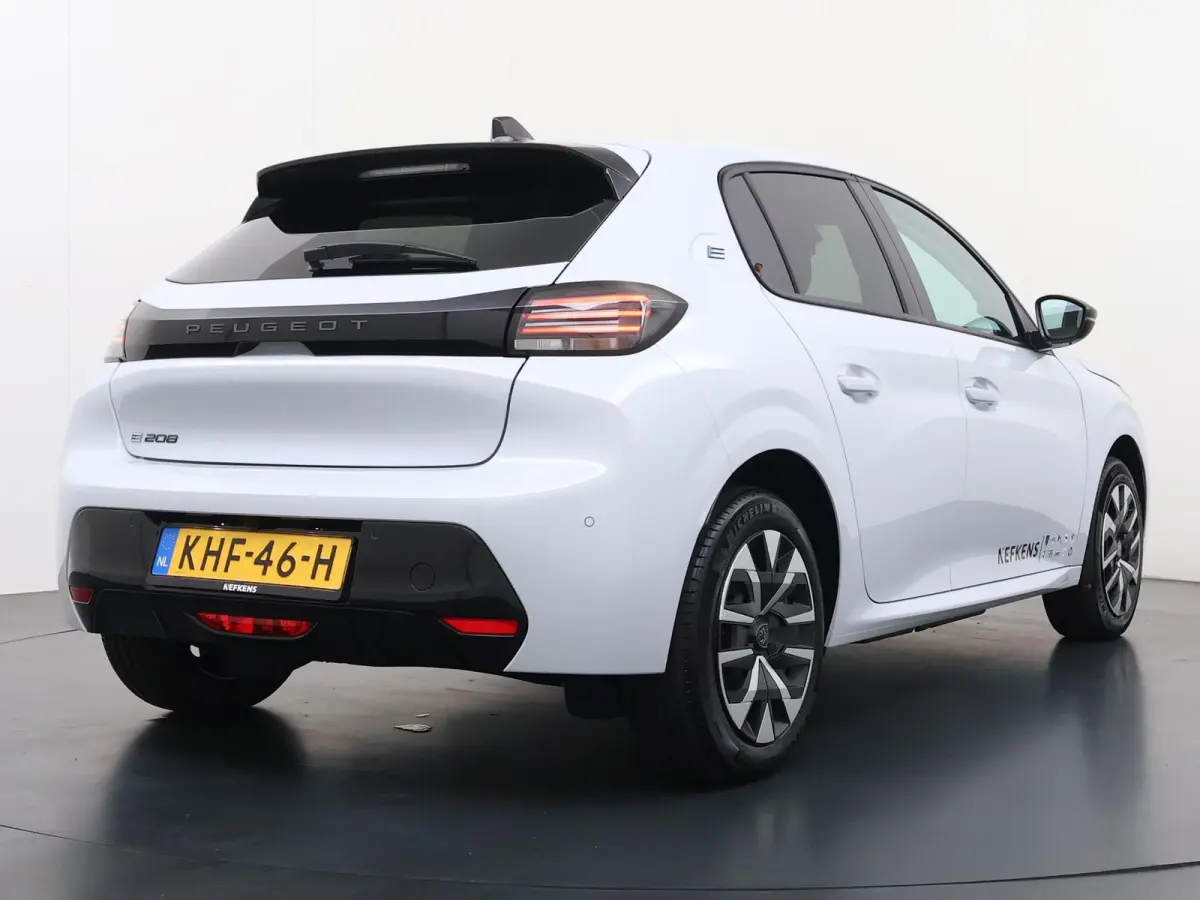 Business 51 kWh | Demo | Navigatie | Camera achter | Parkeersensoren | Cruise control | Apple Carplay en Android auto draadloos