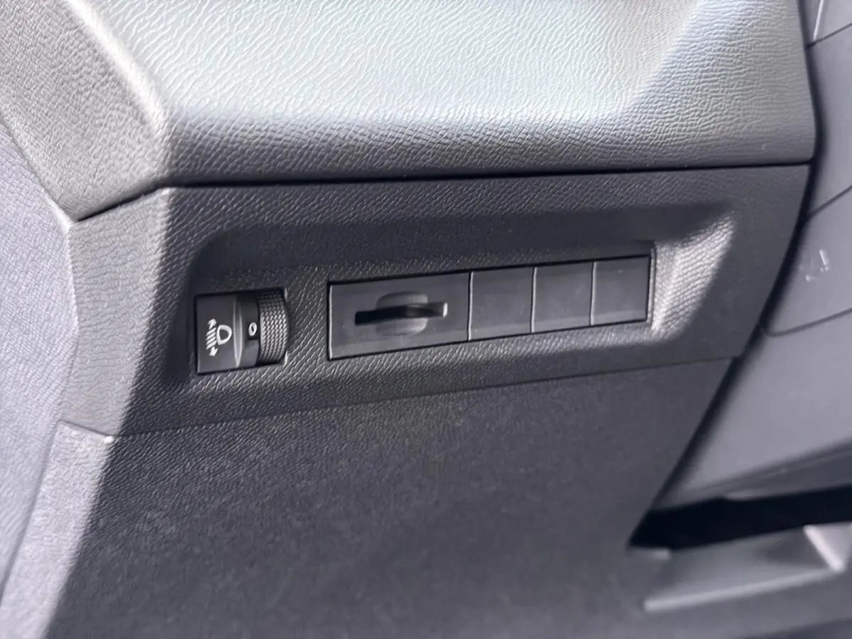 Business 145pk Hybrid Automaat | Demo | Navigatie | Camera achter | Parkeersensoren | Cruise control adaptief | Lichtmetalen velgen | Apple Carplay en Android auto draadloos