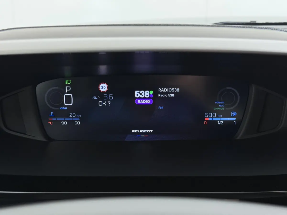 Business 145pk Hybrid Automaat | Demo | Navigatie | Camera achter | Parkeersensoren | Cruise control adaptief | Lichtmetalen velgen | Apple Carplay en Android auto draadloos