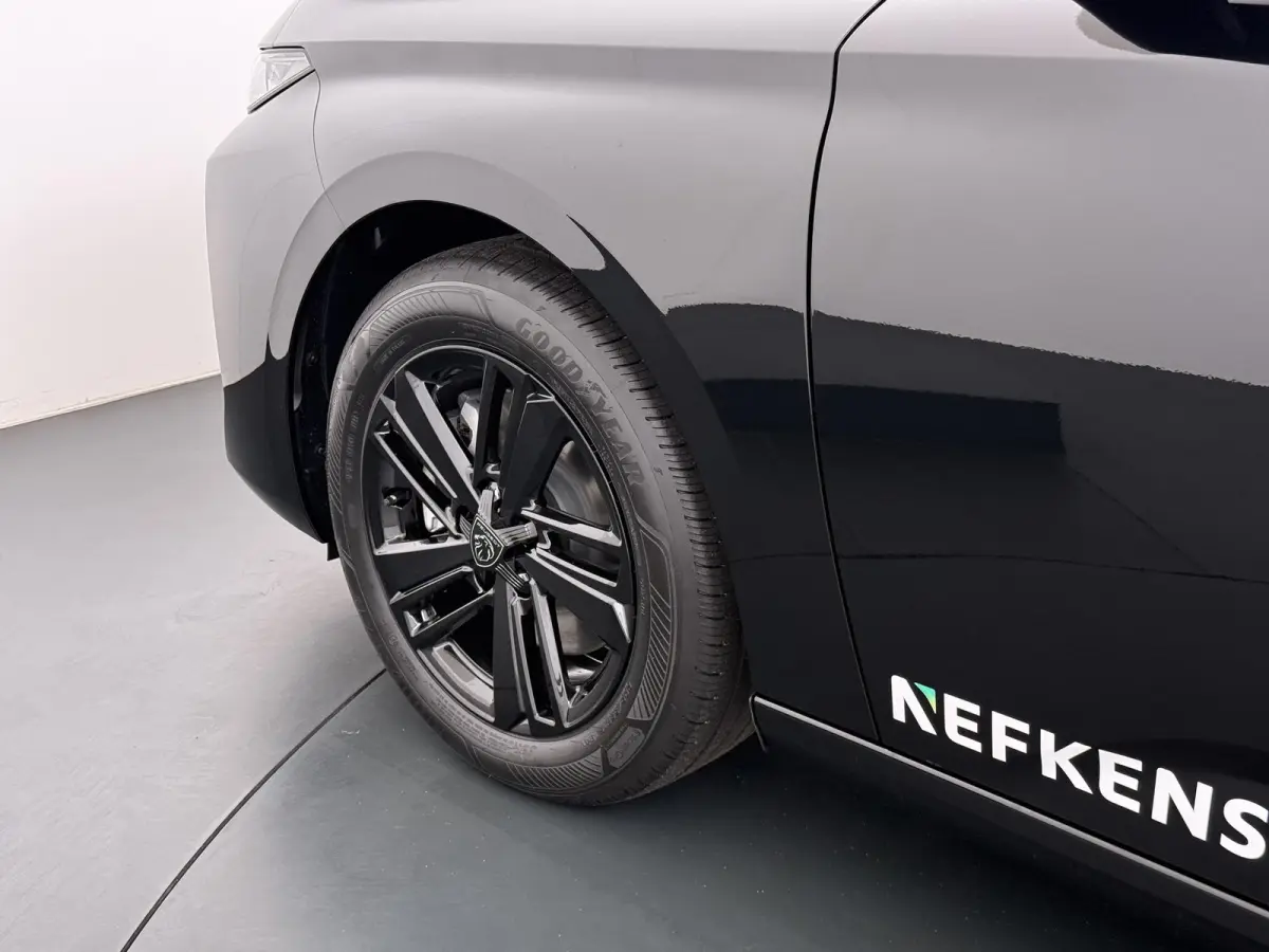 Business 145pk Hybrid Automaat | Demo | Navigatie | Camera achter | Parkeersensoren | Cruise control adaptief | Lichtmetalen velgen | Apple Carplay en Android auto draadloos