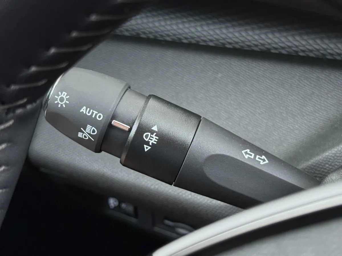 Business 145pk Hybrid Automaat | Demo | Navigatie | Camera achter | Parkeersensoren | Cruise control adaptief | Lichtmetalen velgen | Apple Carplay en Android auto draadloos