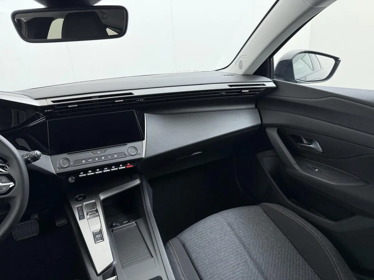 Business 145pk Hybrid Automaat | Demo | Navigatie | Camera achter | Parkeersensoren | Cruise control adaptief | Lichtmetalen velgen | Apple Carplay en Android auto draadloos