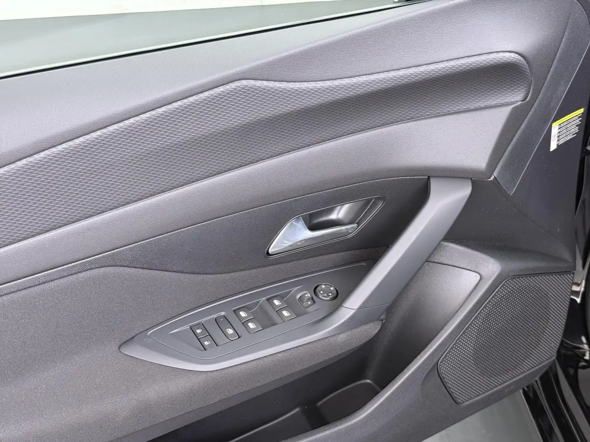 Business 145pk Hybrid Automaat | Demo | Navigatie | Camera achter | Parkeersensoren | Cruise control adaptief | Lichtmetalen velgen | Apple Carplay en Android auto draadloos