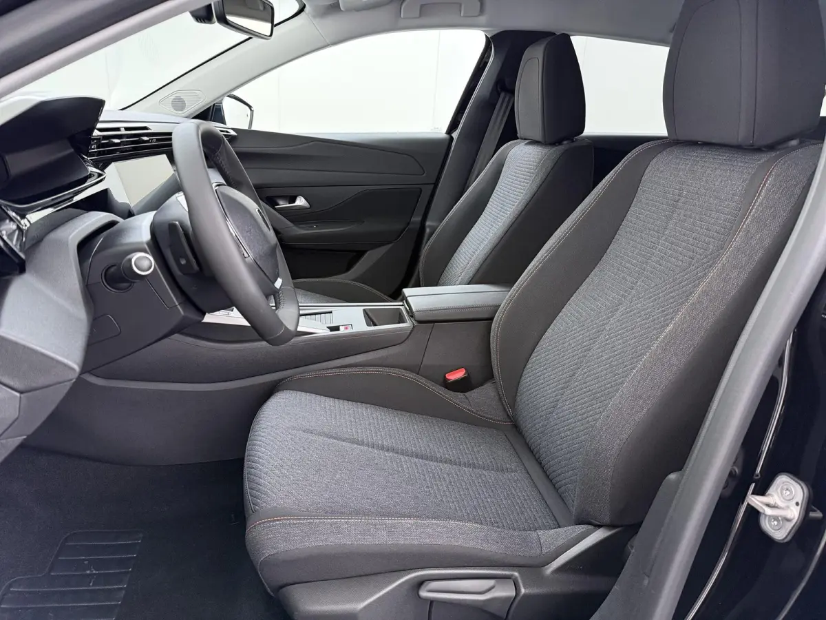 Business 145pk Hybrid Automaat | Demo | Navigatie | Camera achter | Parkeersensoren | Cruise control adaptief | Lichtmetalen velgen | Apple Carplay en Android auto draadloos